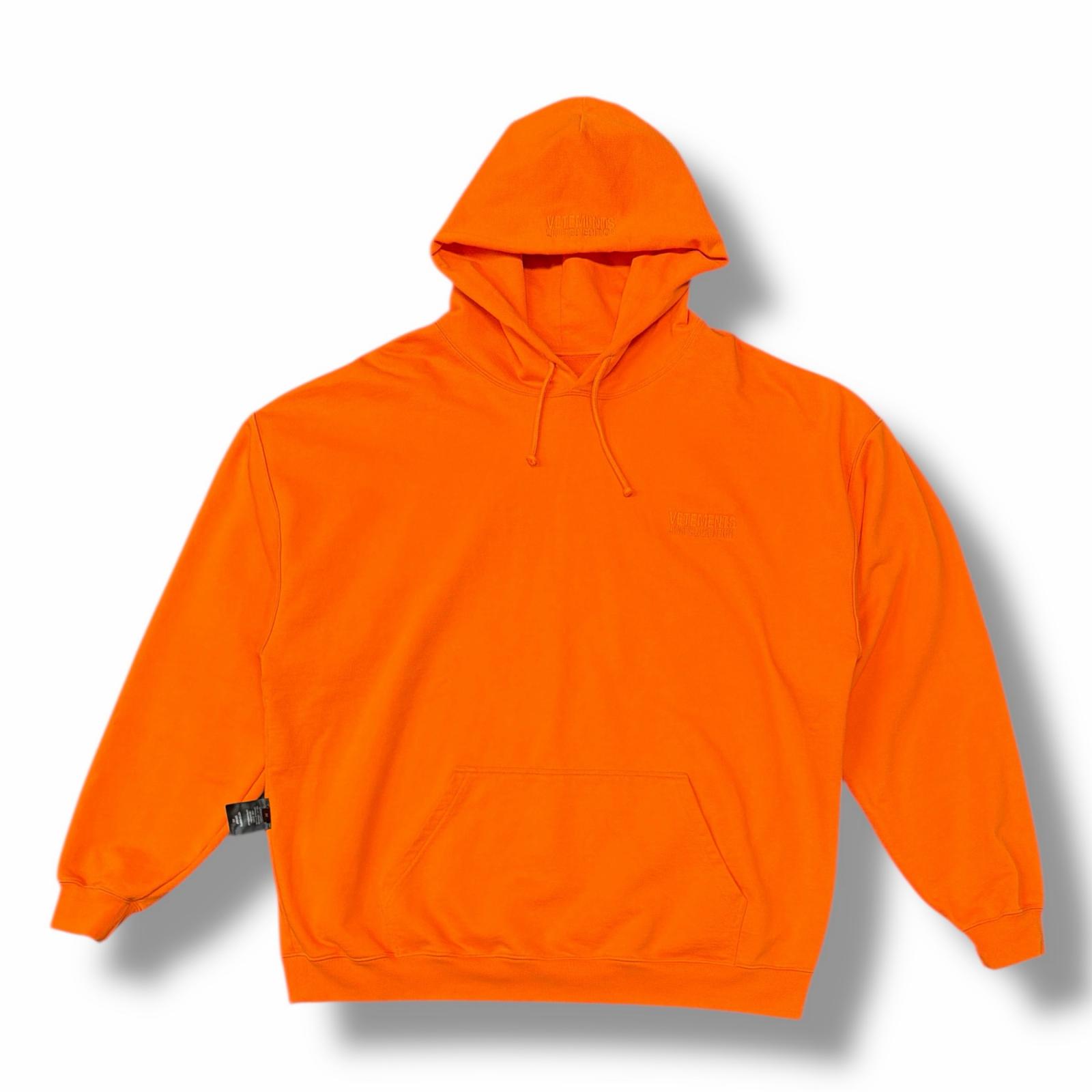 VETEMENTS・ヴェトモン リミテッドエディション ロゴタイプ パーカー  物質の状態A スウェットフーディー UA53固定ディスク280O 大きさM オレンジ色 メンズ （9101M）【中古】