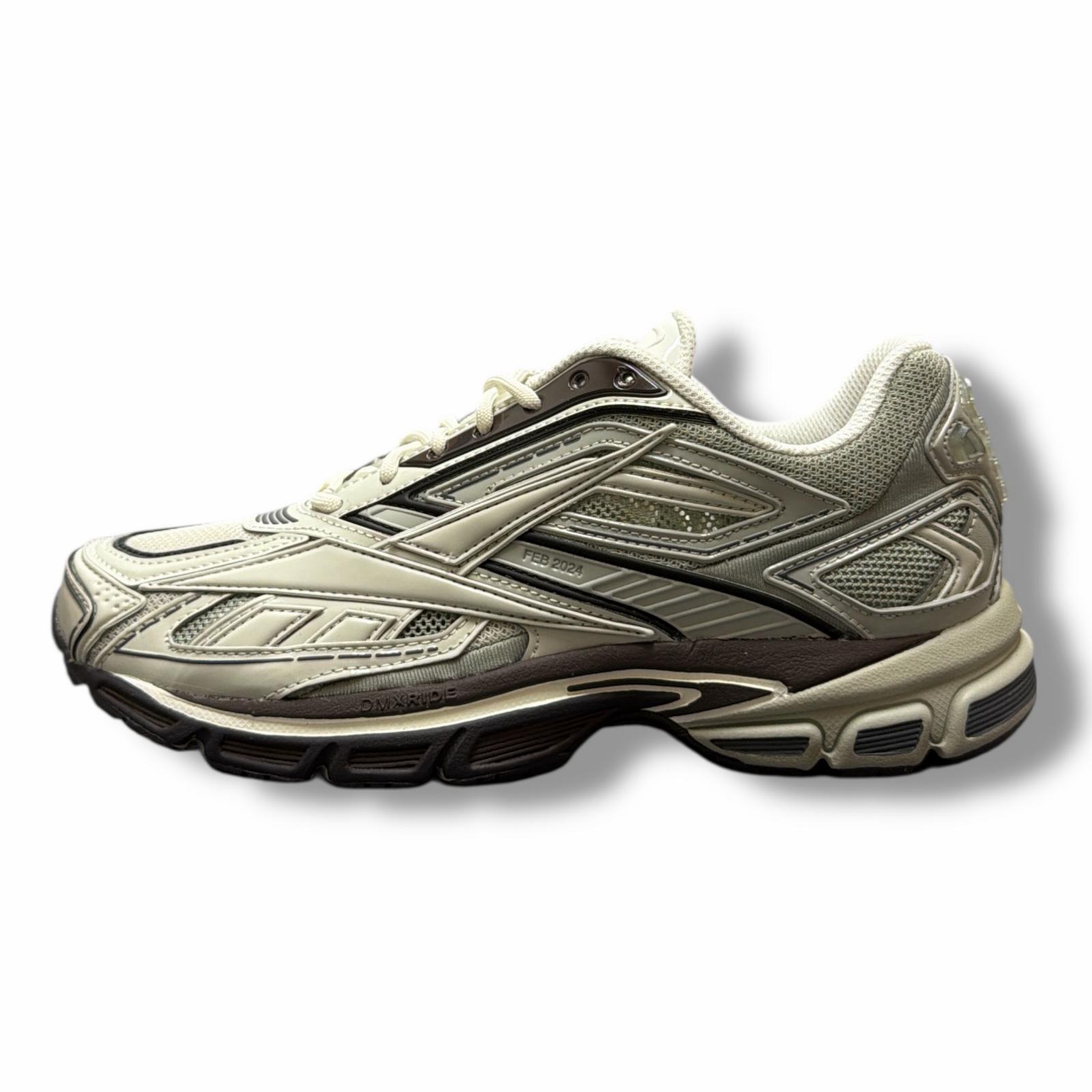 未使用 Reebok・リーボック × KANGHYUK カンヒョク PREMIER ROAD ULTRA 状態SS プレミアムロードウルトラ コラボ RMIA06BC99MAT0030705 25cm マルチグレー レディース (7456M)【中古】
