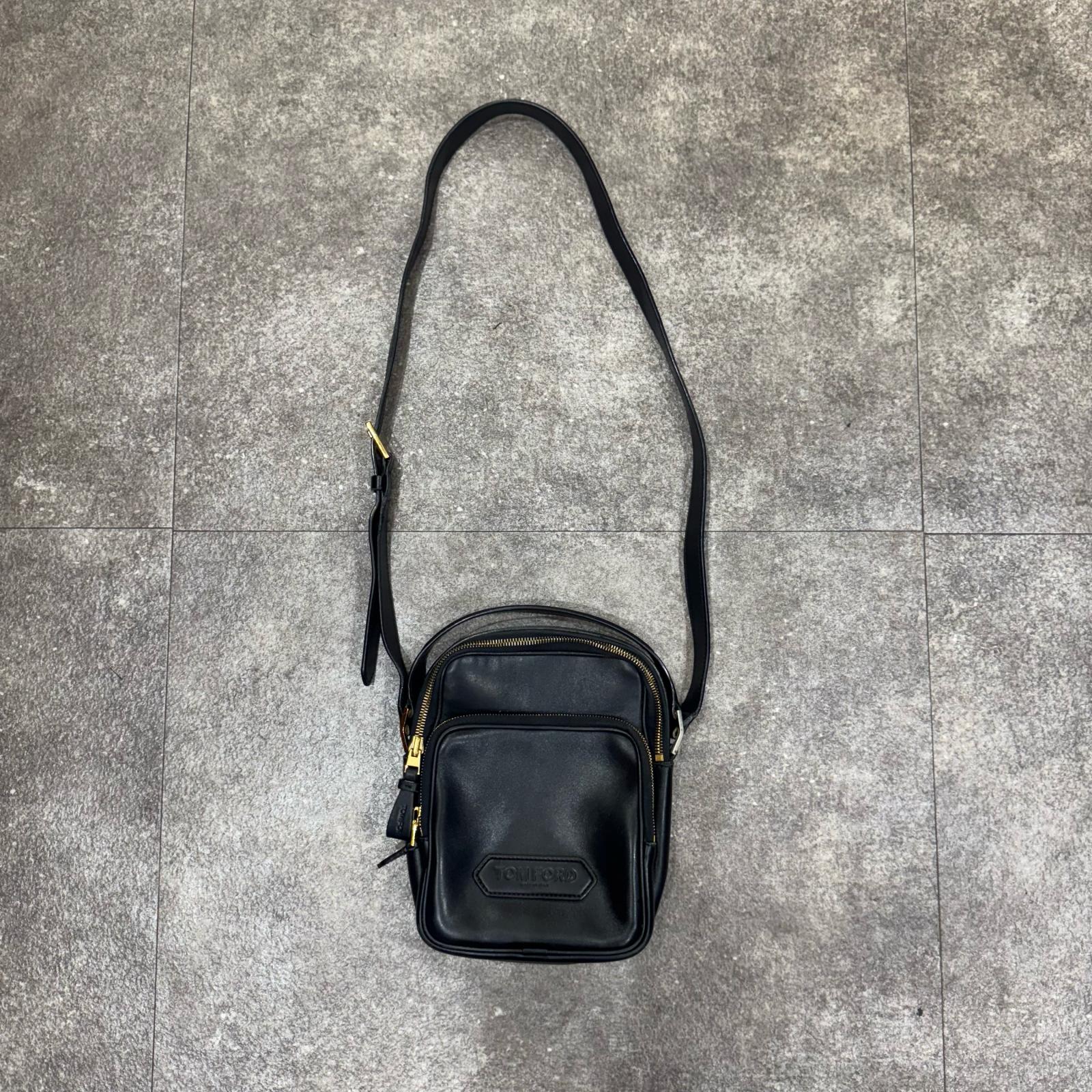 TOM FORD・トムフォード レザーショルダーバッグ 状態B カバン ブラック メンズ （10332M）【中古】 35,620円