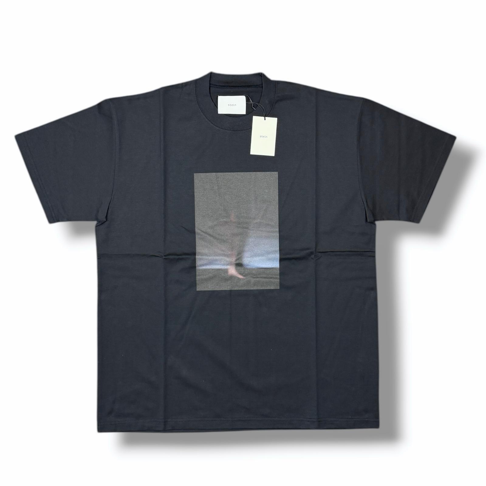 未当て嵌める stein(ssstein)・シュタイン PRINT TEE(SUPERIOR PIMA)-IMAGINE- 物質の状態SS 刷り上げるティーシャツ 半袖カットソー ST.876 大いさL ダークネイビー メンズ （11614M）【中古】 トップス-Tシャツ・カットソー