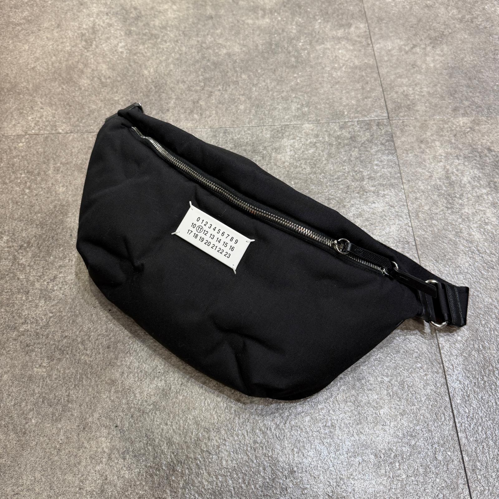 Maison Margiela・メゾンマルジェラ 25SS GLAM SLAM BELT BAG 瓦ゲットー 三尺帯御徒面子 物質の状態A ショルダーバッグ  SB1WB0007 大きさF 黒いこと メンズ （14584M）【中古】