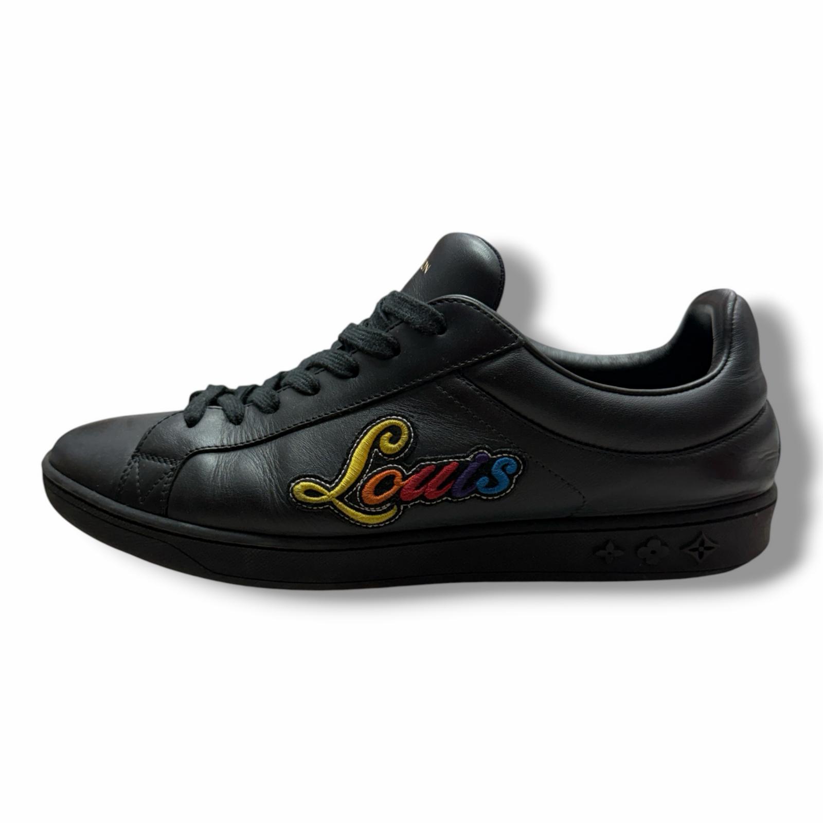 LOUIS VUITTON・ルイヴィトン Luxembourg Side Logo Design Leather Lowcut Sneakers 物質の状態B ルクセンブルク伝達ルート ロゴタイプ刺しゅう スニーカー MS1117 25.5糎 黒いこと メンズ （15269M）【中古】