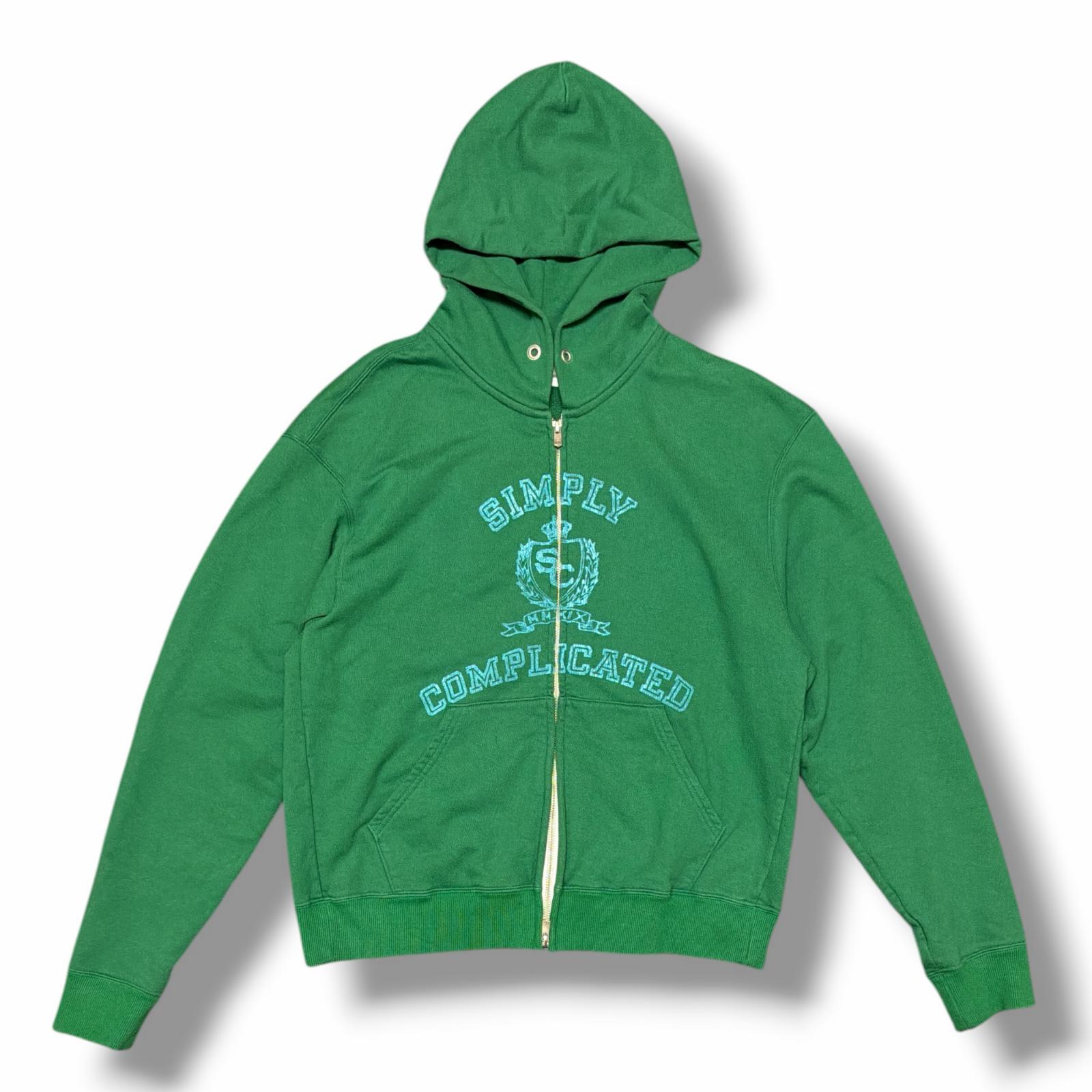 SIMPLYCOMPLICATED ・シンプリーコンプリケイテッド 26SS COLLEGE ZIP HOODIE 物質の状態A カレッジジップフーディー スウェットパーカー 26SS4001 大きさ1 緑であること メンズ （15756M）【中古】