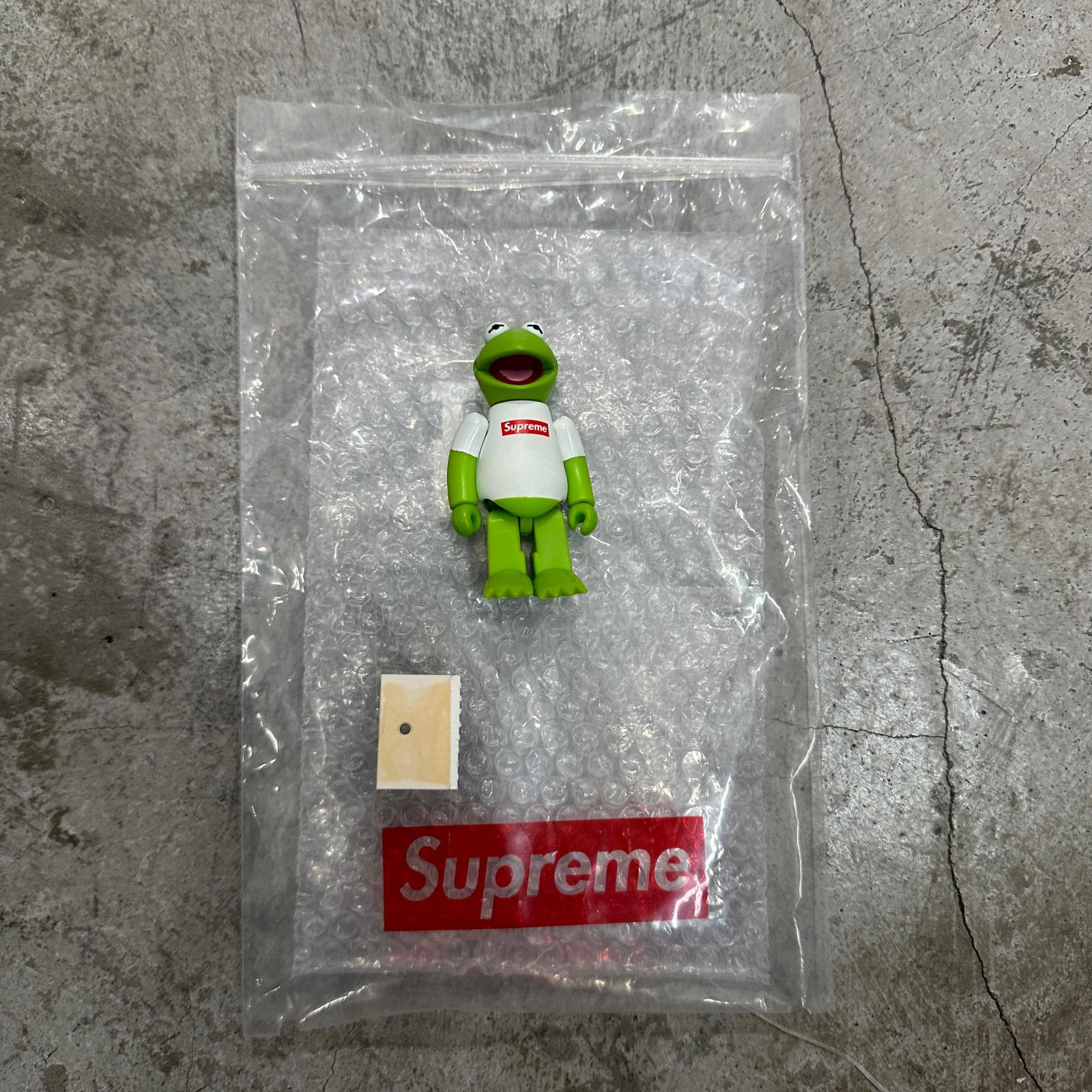 Supreme・シュプリーム  × MEDICOM TOY・メディコムトイ Kermit the Frog Kubrick 物質の状態A 鉄道車両グローブ 正六面体リック 図形 緑であること メンズ （9543M）【中古】