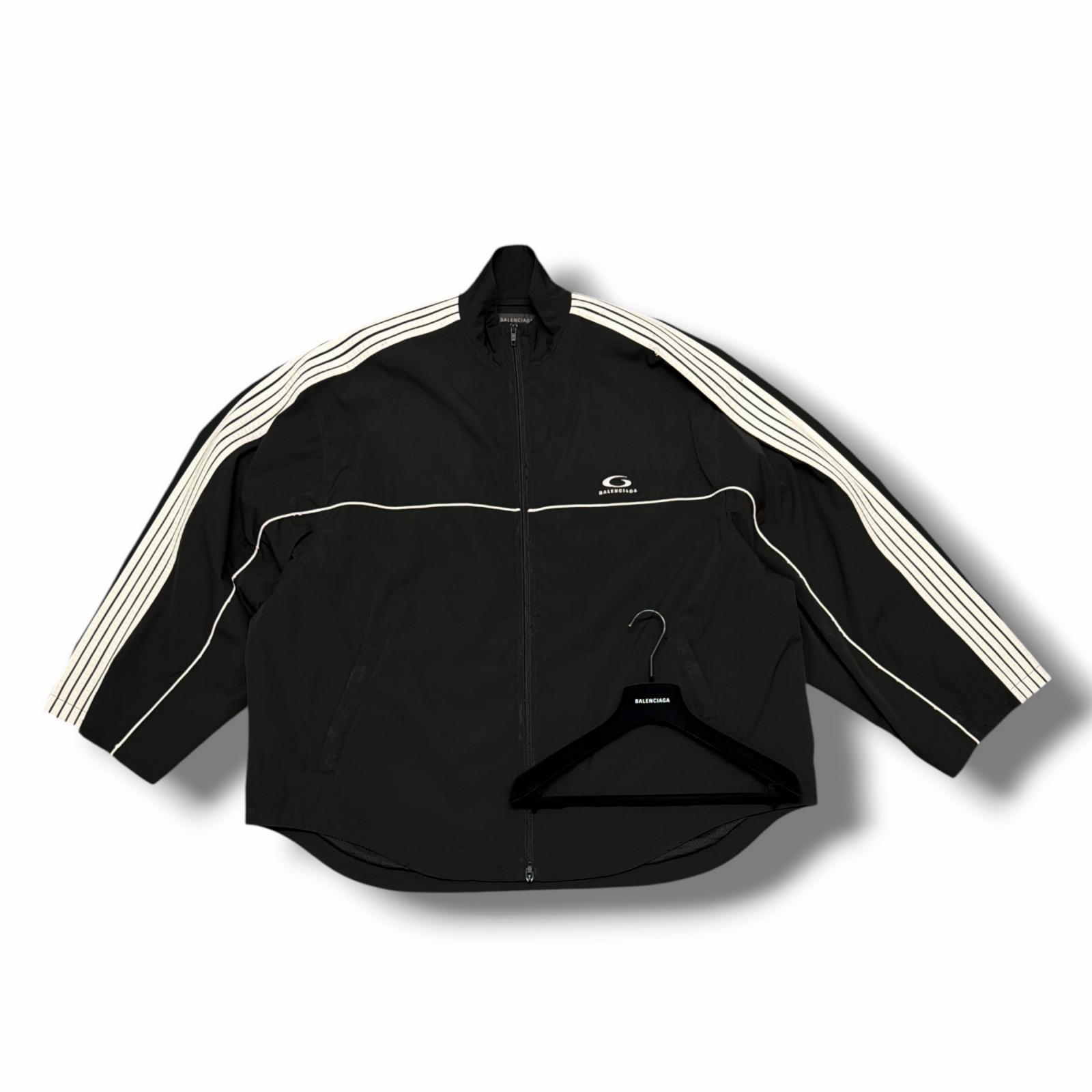 BALENCIAGA・バレンシアガ 25SS LARGE TRACKSUIT JACKET 物質の状態A オーバーサイズトラックジャケット 831361 大きさ46 黒いこと メンズ （16410M）【中古】