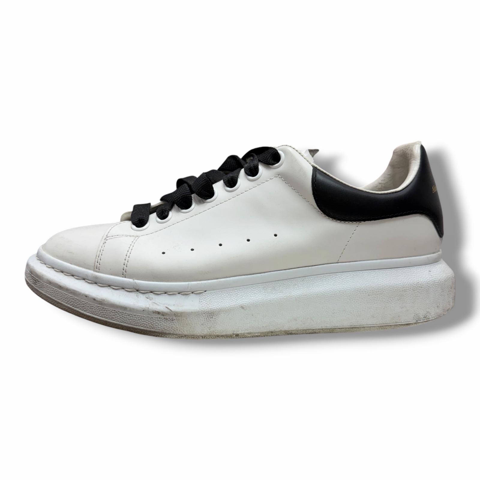 Alexander McQueen・アレキサンダーマックイーン オーバーサイズド なめし革 スニーカー 物質の状態B スニーカー 553680 大きさ41 26糎 白いこと メンズ （16365M）【中古】