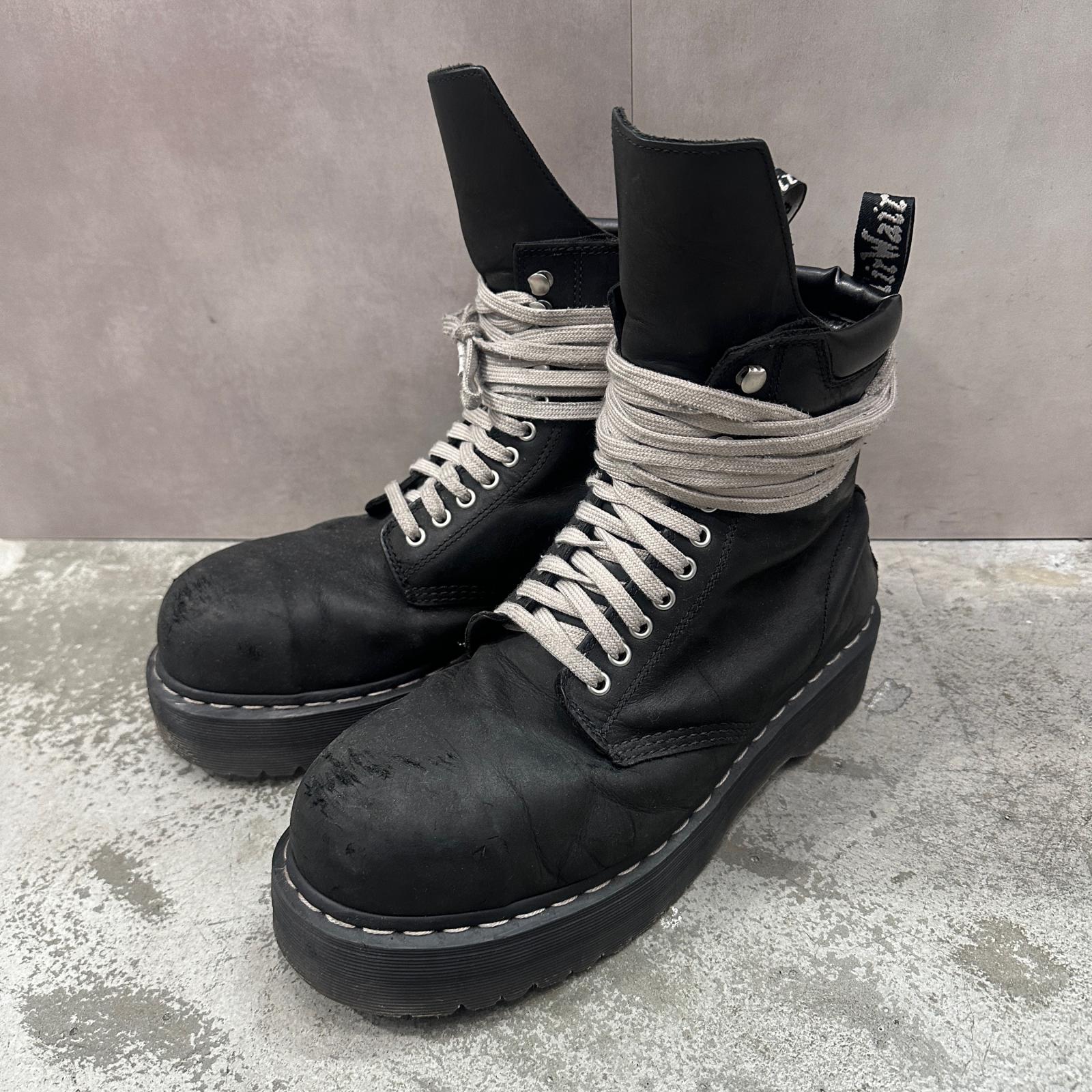 Rick Owens・リックオウエンス  × Dr.Martens・御医者さんマーチン QUAD SOLE STEEL TOE BOOT 物質の状態B スチールトゥ ブーツ 大きさ30 30糎 黒いこと メンズ （14205M）【中古】