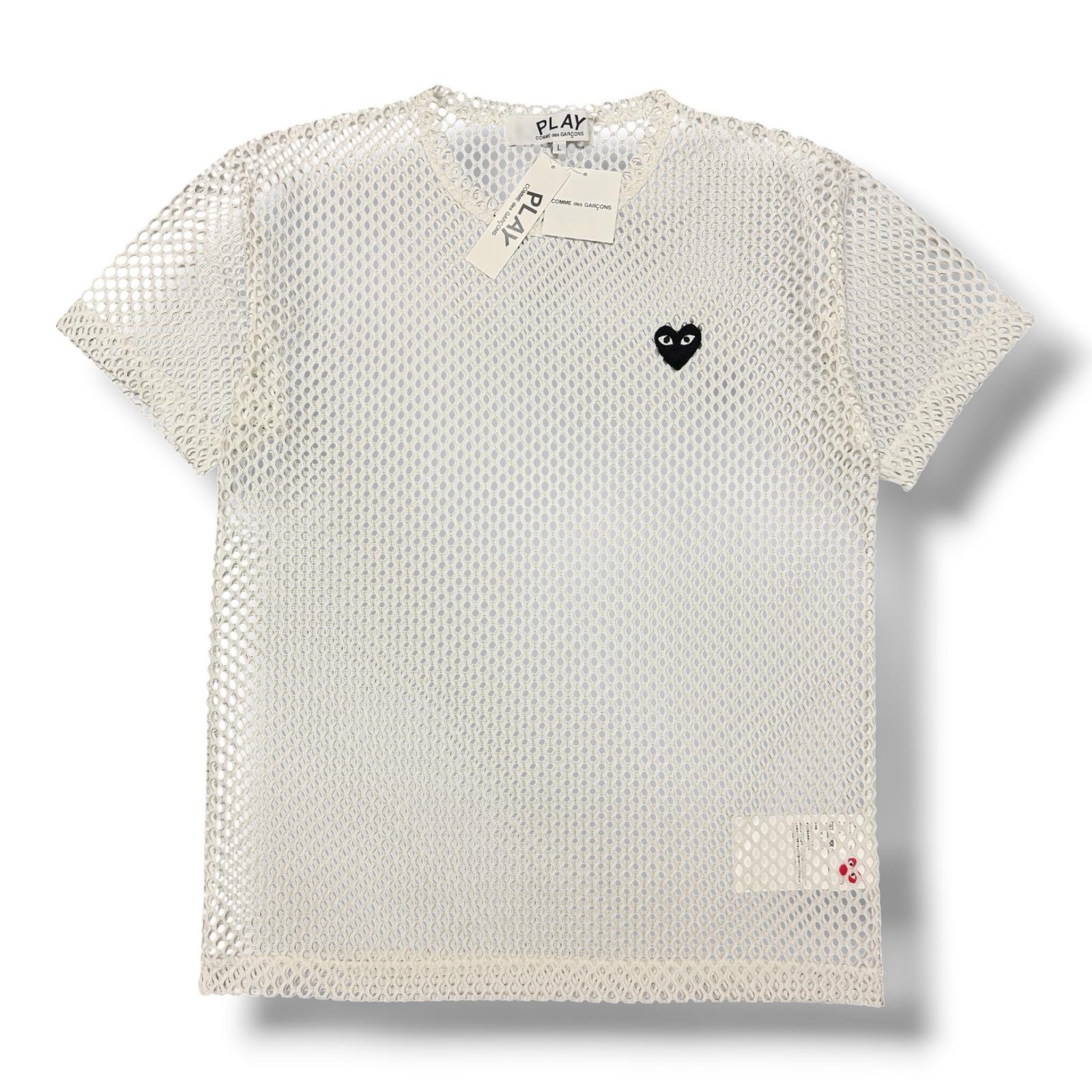 未当てはめる PLAY COMME des GARCONS・プレイコムデギャルソン BLACK EMBLEM MESH TEE 物質の状態SS 旗幟メッシュティーシャツ カットソー AX-T351-051 大いさL 白いこと メンズ （16466M）【中古】