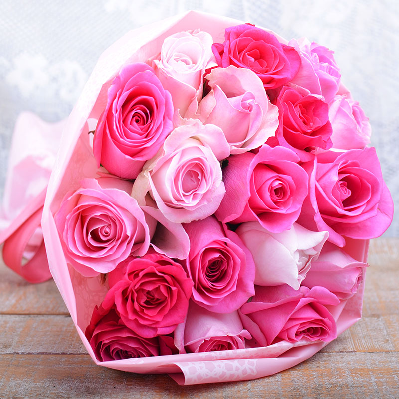 楽天市場 ピンク色のバラの花束 生花 ピンク バラ 送料無料 ギフト プレゼント ホワイトデー 誕生日 卒業 入学 御祝 発表会 記念日 プロポーズ サプライズ 彼女 母 結婚式 お見舞い Fleur Town 吉本花城園