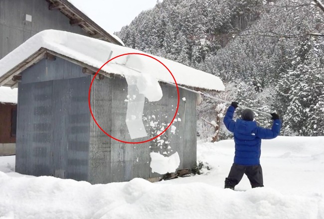 楽天市場 雪下ろし 雪降ろし 雪落とし 雪かき らくらく雪すべ る 屋根の雪がドンドン滑り落ちます 新雪用簡単に 安全に 短時間で 楽しく雪下ろしができます シート２枚付き マイスターかかし屋