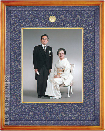 叙勲・褒章記念　写真額　半切 マホガニー材　木地色 叙勲・褒章記念 写真額 半切 マホガニー材 木地色 送料無料 商品詳細
