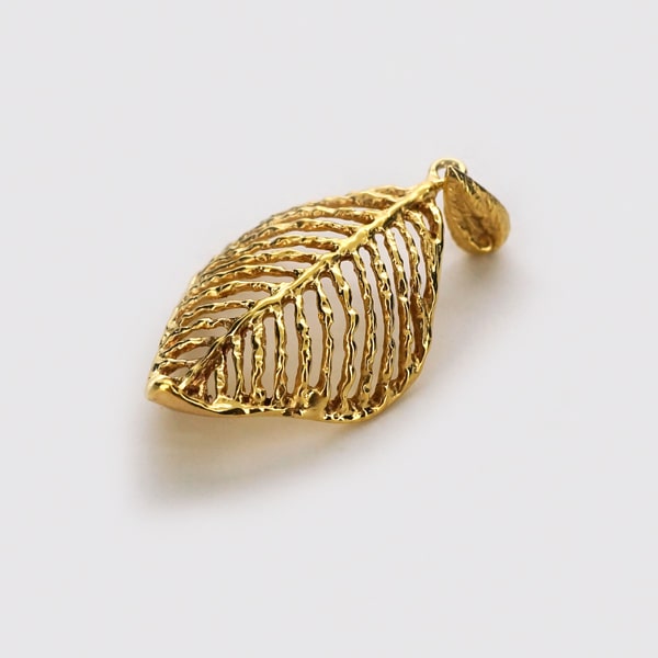 【限定1点】 K18 イエローゴールド リーフ ペンダントトップ 日本製 【KSPE19201】 ペンダントトップ 葉 ゴールド 18k 18金 レディース ジュエリー ギフト プレゼント