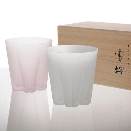 桐箱入り SAKURASAKU 雪桜 ROCKglass ［サクラサク雪桜ロックグラス］ペアセット【グラス 日本製 ロッググラス 日本酒 ペア セット キッチン 食器 桜 サクラ 木箱 おしゃれ 男性 女性 ギフト 新婚 結婚祝い お正月 誕生日 プレゼント 母の日 おしゃれ 雑貨】 6,105円