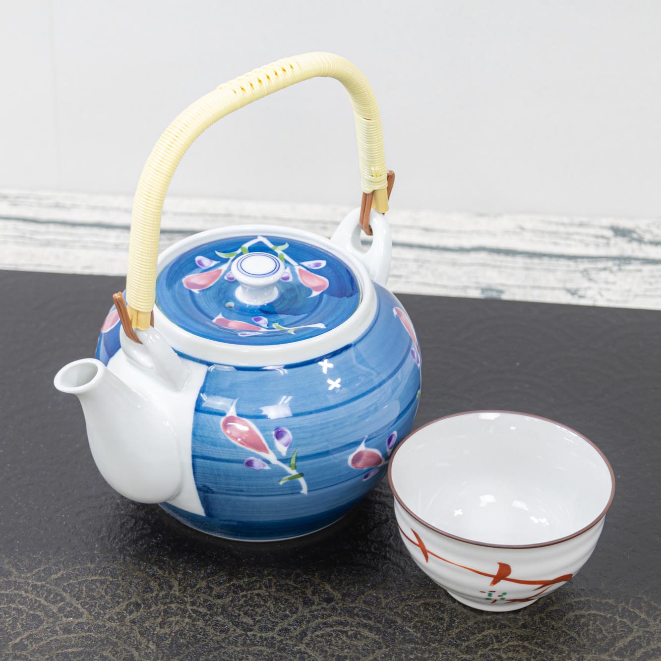 ＼ 肥前吉田焼 ／ 【 副千製陶所 】 日本製 大きめ 土瓶 6号 呉須巻二色花 特大 かわいい 土瓶急須 国産 旅館 来客用 宴会 会議 法事 会社 店舗用 オフィス 業務用 食洗器対応 内容量 約900ml 急須 波佐見焼 有田焼 4,620円