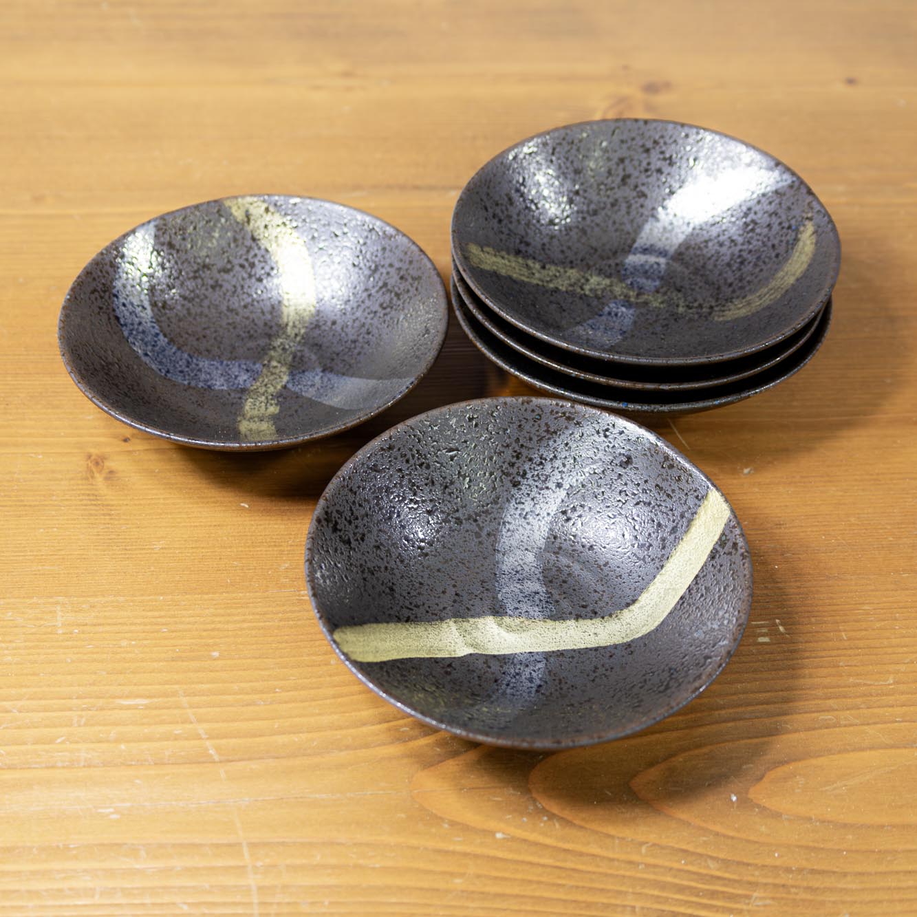 【お買い物マラソン クーポンセール対象店】 陶器 市 2026 \ 波佐見焼 / 【 隆泉陶器 】 小鉢 小付 金銀交差 直径 約13.3cm おしゃれ 和モダン 和 モダン セット 和食器 お正月 人気 ブーム かわいい 波佐見 はさみ焼き はさみやき 有田焼 金 銀 黒|kakushoW