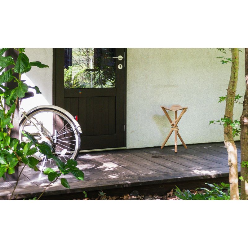 GREENHOLT Hunting Chair Small ハンティングチェア S Natural Leather 椅子 デザイナーズチェア ナチュラル ウレタン塗装 北欧 3本脚 ブナ材 おしゃれ 簡単持ち運び リビング キッチン 寝室 ファッション性 ピクニック アウトドア｜自然と家具とワインを。亀田屋