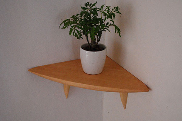 コーナー 壁掛け 飾り棚 カドワイド ホワイトウォールシェルフ 壁 棚 壁掛け マンション おしゃれ オシャレ 石膏ボード 賃貸 北欧 シェルフ モダン 白 取り付け 木製 リビング ディスプレイ 壁に付けられる家具 シンプル 玄関 トイレ 階段 ホール 植物 花瓶 一輪挿し