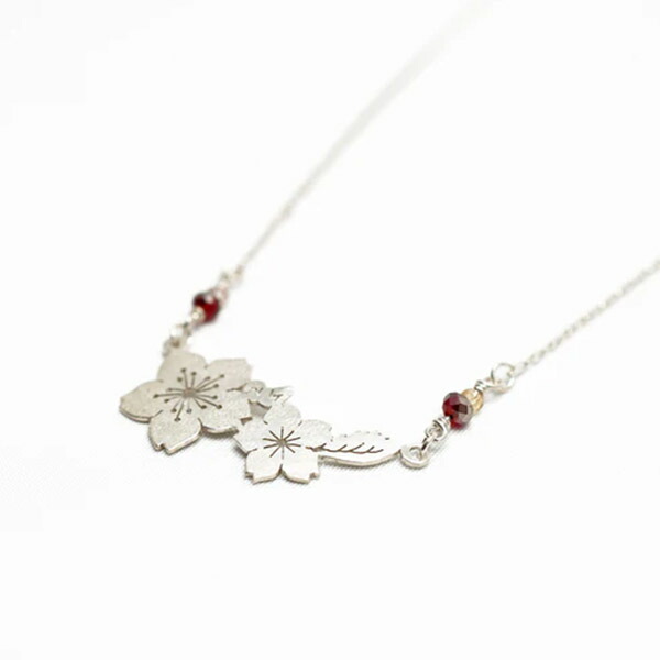 \祇園祭フェア最大50%引クーポン/かざりや鐐 kzr-c-006 ネックレス「桜」メーカー取寄品 純銀 首飾り ペンダント アクセサリー ホルダー ファッション 銀細工 銀 おしゃれ 高級 上品 雑貨 プレゼント ギフト 竹影堂|京のもん 京都の名店・名品・良品