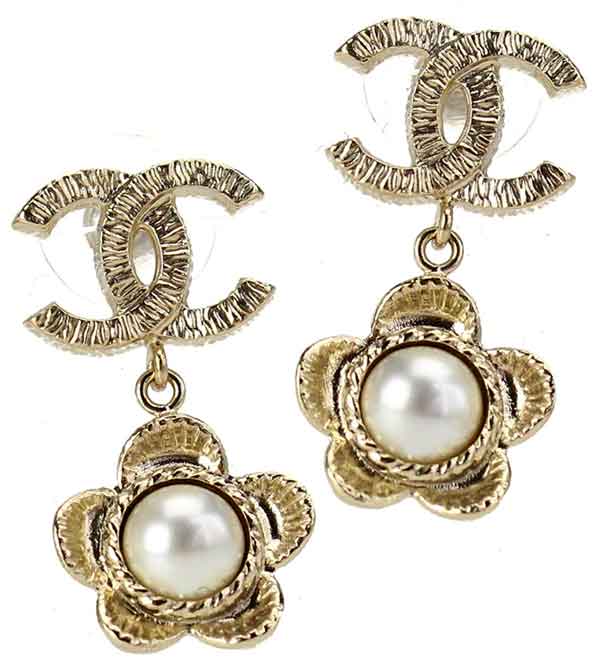 Chanel シャネル ココマークピアス ゴールドccロゴ パールフラワーチャーム Ccマーク スイングフラワー 花モチーフ 真珠モチーフ 花モチーフ 真珠モチーフ Ccマーク 耳元のアクセサリー Pierces Coco Mark ピアス Southernoaksfuneralservice Com