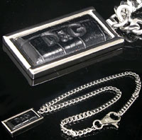 DOLCE&GABBANA D&G ペンダントネックレスブラック型押しロゴレザー&times;スクエアシルバーステンレスプレート喜平チェーンアクセサリーPENDANT NECKLACEドルガバ ドルチェ＆ガッバーナエンボスクロコ Jewelry DJ0564ディー＆ジー メンズ レディース｜kaminorth