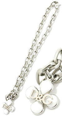 DOLCE&GABBANA ペンダントネックレス 四葉型プレート ホワイトクローバー×シルバーロゴ アクセサリー あずきチェーン PENDANT NECKLACE ドルガバ ドルチェ＆ガッバーナ Jewelry DJ0879 ドルガバ D&G ディー＆ジー 花びら メンズ レディース 男女兼用