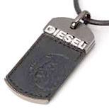 DIESEL ペンダントネックレスディーゼル ドッグタグ 型押しブラックレザータグ 立体ロゴアクセサリー メンズPENDANT NECKLACEDX0005｜kaminorth