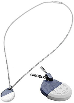 DIESEL ペンダントネックレス ディーゼル 刻印ブレイブマン シルバー メタルブループレート ホワイトハーフシリコンケース アクセサリー メンズ レディース PENDANT NECKLACE ユニセックスライン 男女兼用