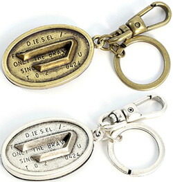 DIESEL キーホルダー　キーリング　オーバルD ロゴ　チャーム　シルバー 楽天市場】DIESEL ディーゼル レディース メンズ キーホルダー