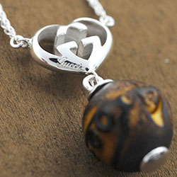 楽天市場】GUCCI グッチ ペンダントネックレス蜂刻印オーバル