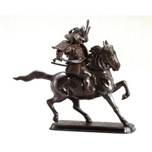 置物　大楠公　10号　般若純一郎作　　銅製　オハグロ色　　幅37ｘ奥行14ｘ高さ33ｃｍ
