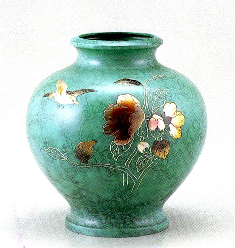 花立て 陵丘銅器 壷 山茶花に鳥 ｔ94-8 山本秀峰作 銅製花立て  ( 木札名入れ有料 花立て 御花軍事基地 花器 仏間 おすすめ  周年 打ち立てる 上場 竣工 開店 事務室移し替える 開業 差し上げ物 祝賀会 しっぺい返し 畏まり 令和 外国で 日本 引き合い先 法人 日本製 おすすめ 仏壇 仏具 御盆 )