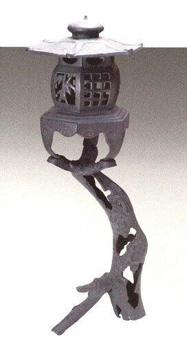 ta172-02  丘岡銅器 庭飾りつけ 古木燈籠 青黒色 小 鉄製 31×31×79糎