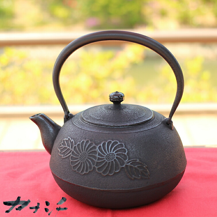 時代物　重工鉄製鉄瓶　鉄味良品　　茶道具 五徳　南部鉄　明治　希少 時代物 重工鉄製鉄瓶 鉄味良品 茶道具 五徳 南部鉄 明治 希少