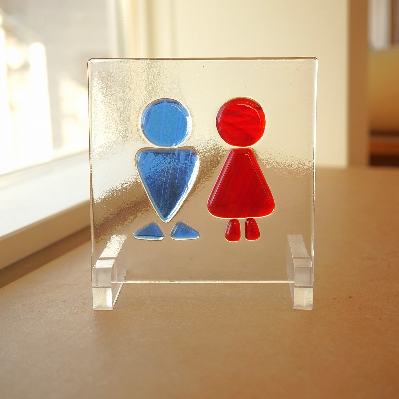 フュージング ガラスパネル トイレシリーズ 男女3 レッド×ブルー 〔12cm×12cm〕