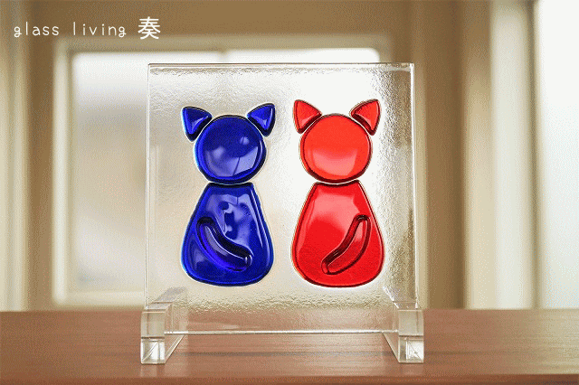 フュージング 住宅用ガラスパネル トイレシリーズ ねこ レッド×ブルー 〔12cm×12cm〕
