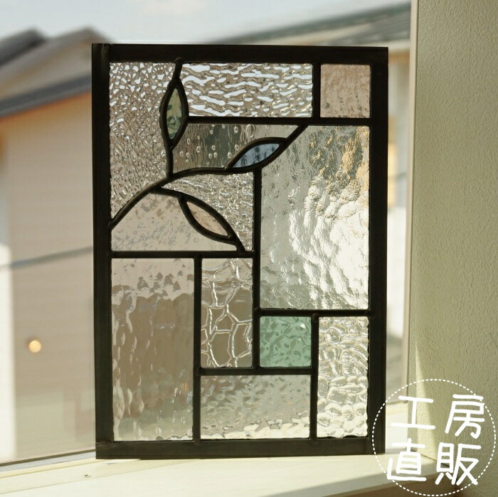 <br>ステンドグラス パネル 住宅用 小さな葉っぱ 淡い色の組み合わせ 長方形 20cm×28cm<br>【ステンド 室内窓 壁埋め込み 小窓 パステルカラー 葉っぱ 明かり採り 新築 改築 新生活 リフォーム インテリア 建材パーツ 空間アクセント 室内装飾 壁装飾】