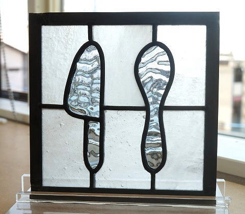 <br>ステンドグラス 住宅用 ナイフとスプーン ブルー 18cm×18cm 訳あり　<br>【ステンド 室内窓 壁埋め込み 明り採り 新築 改築 新生活 リフォーム インテリア 建材パーツ 空間アクセント 室内装飾 壁装飾】