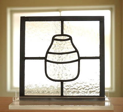 <br>ステンドグラス 住宅用 ボトル ブラックグレー 18cm×18cm 訳あり　<br>【ステンド 室内窓 壁埋め込み 明り採り 新築 改築 新生活 リフォーム インテリア 建材パーツ 空間アクセント 室内装飾 壁装飾】