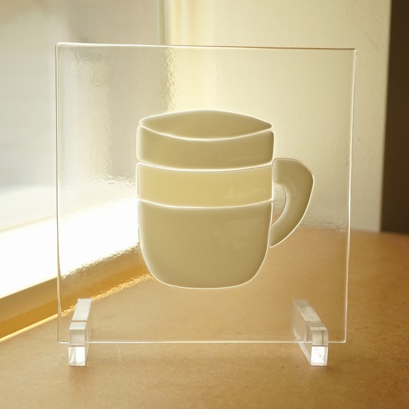 【訳あり】 フュージングガラス マグカップ オフホワイト×グレー 18cm×18cm 【ステンドグラス工房直販 ドア 扉 スクエア 明かり採り 壁埋め込み 小窓 新築 改築 新生活 リフォーム インテリア 建材パーツ 空間アクセント 室内装飾 壁装飾】