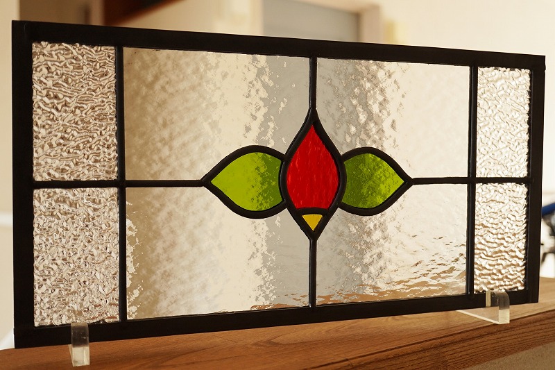 ステンドグラス パネル 住宅用 つぼみ 3種のクリア レッド グリーン 40cm cm ステンド 室内窓 壁埋め込み スクエア 小窓 アンティークモチーフ レトロ 明かり採り 新築 改築 新生活 リフォーム インテリア 建材パーツ 空間アクセント 室内装飾 壁装飾