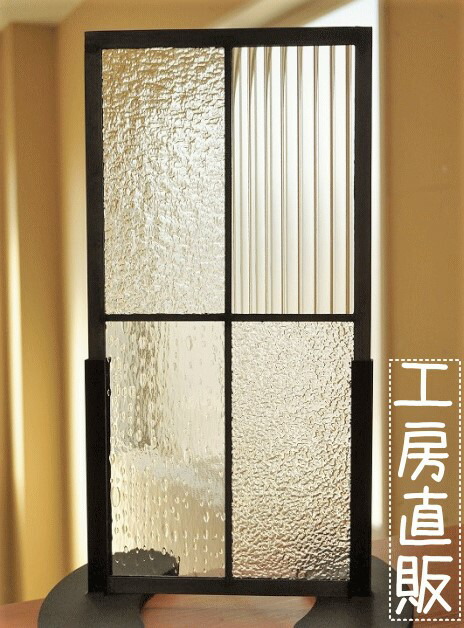 <br>ステンドグラス パネル 住宅用 格子2×2 長方形 4種のクリア4 20cm×40cm <br>【ステンド 室内窓 壁埋め込み 小窓 スクエア チェックリスト カラーレス 明かり採り 新築 改築 新生活 リフォーム インテリア 建材パーツ 空間アクセント 室内装飾 壁装飾】