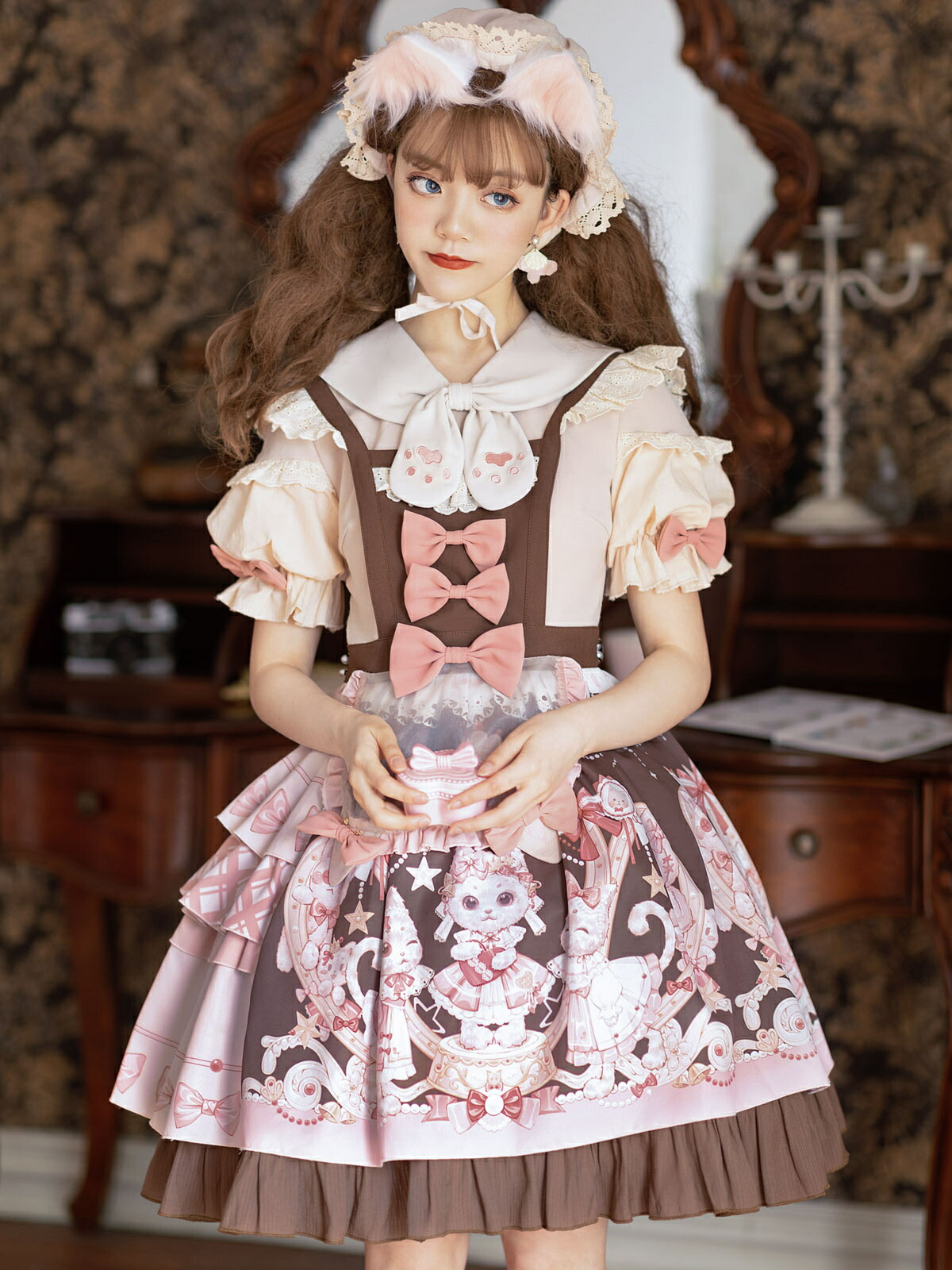 オリジナルスウィートブラックピンクボウジャカードフリルロリータドレスコート 花柄ロリータジャンパースカートを開くスウィートロリータドレス