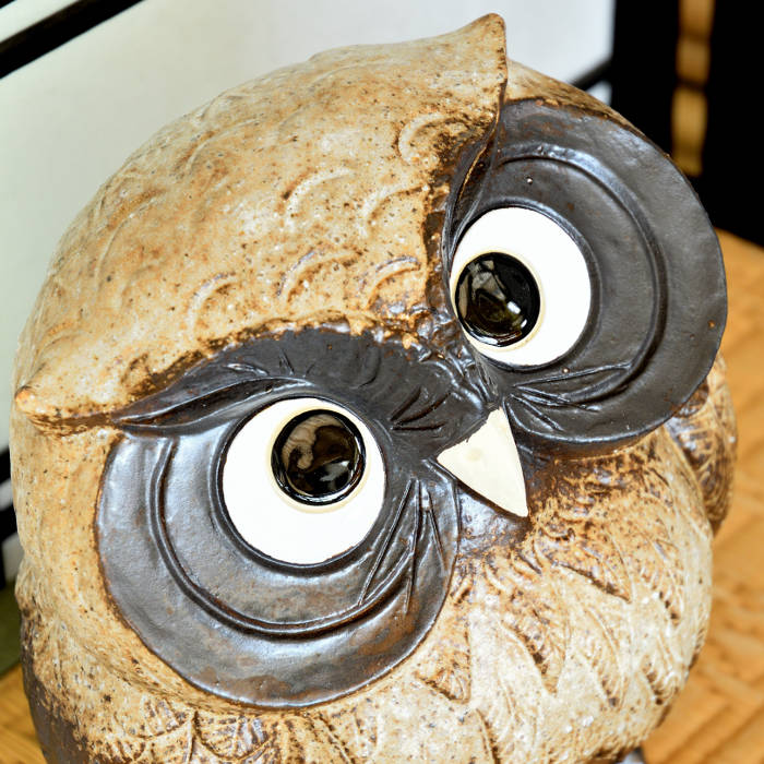 信楽焼 陶器 フクロウ 首かしげふくろう 粉引風 8号 梟 可愛い 幸を呼ぶ 不苦労 しがらき焼 やきもの インテリア ギフト プレゼント 縁起物 置物 焼き物 Alittlepeaceofmind Co Uk