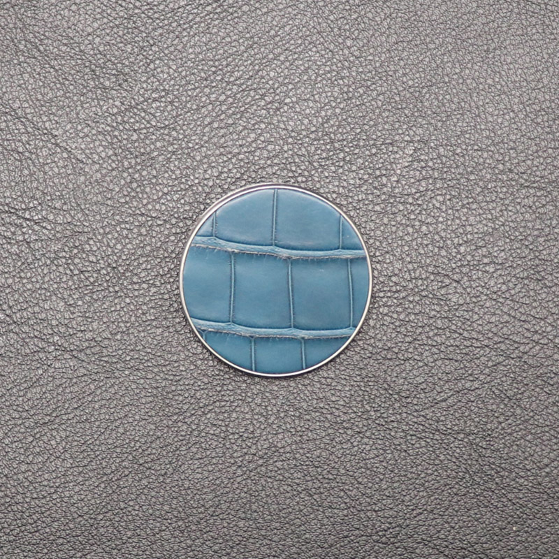 エルメス HERMES リヴァプール バッチ ブローチ (ネイビー) 付属品完備 エルメス HERMES リヴァプール バッチ ブローチ (ネイビー) 付属