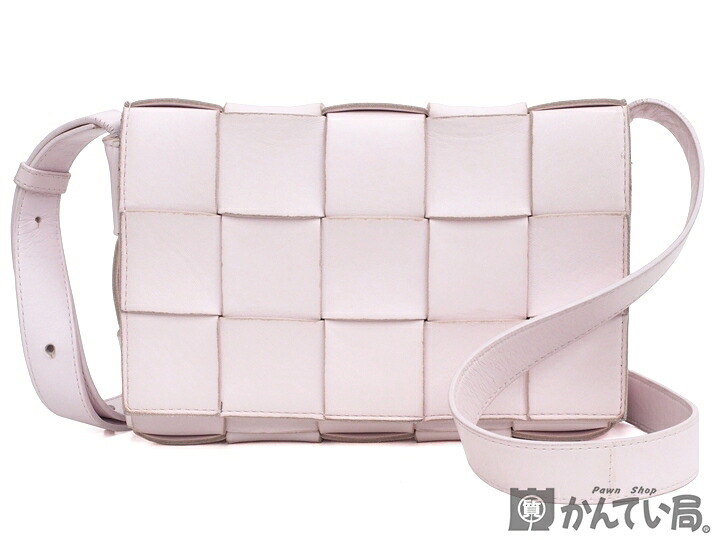 【USED-B】BOTTEGA VENETA ボッテガ ヴェネタ 578004 カセット クラシック イントレチャート ショルダーバッグ ラムスキン BLISS WASHED SILVER ピンク 久安店 A26-580