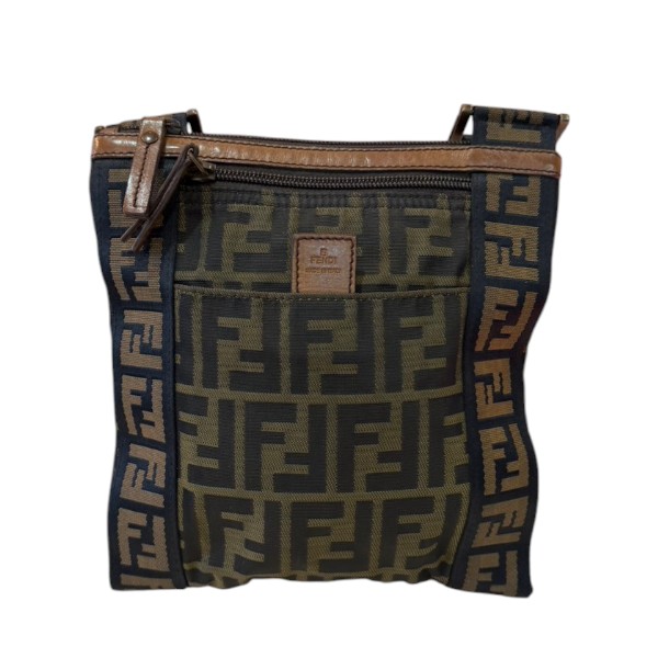 FENDI フェンディ ズッカ柄 帆布 ショルダーバッグ 【貨物輸送無料】【一六銀行かんてい局横浜港南店】中古品 used AB