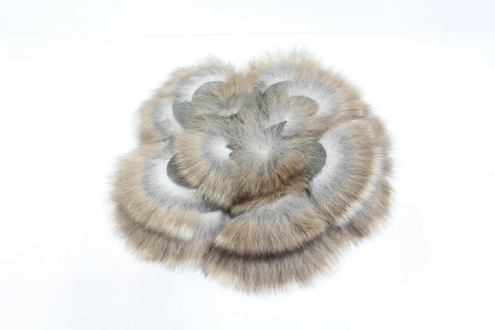 花 フラワー オシャレ 大人気 カワイイ 中古 Fendi フェンディカメリア コサージュ花 フラワー オシャレ大人気 カワイイ ジュエリー アクセサリー カメリア コサージュ Fendi フェンディ
