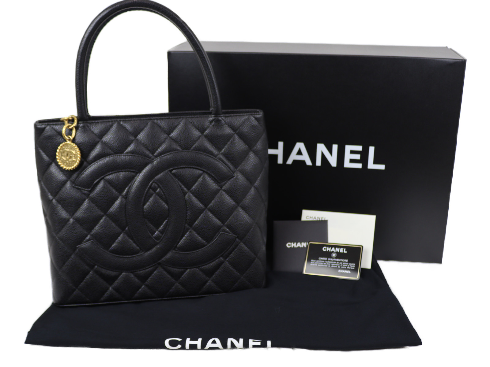 送料無料（沖縄は1000円) 【ギャラあり】CHANEL 復刻トート A01804