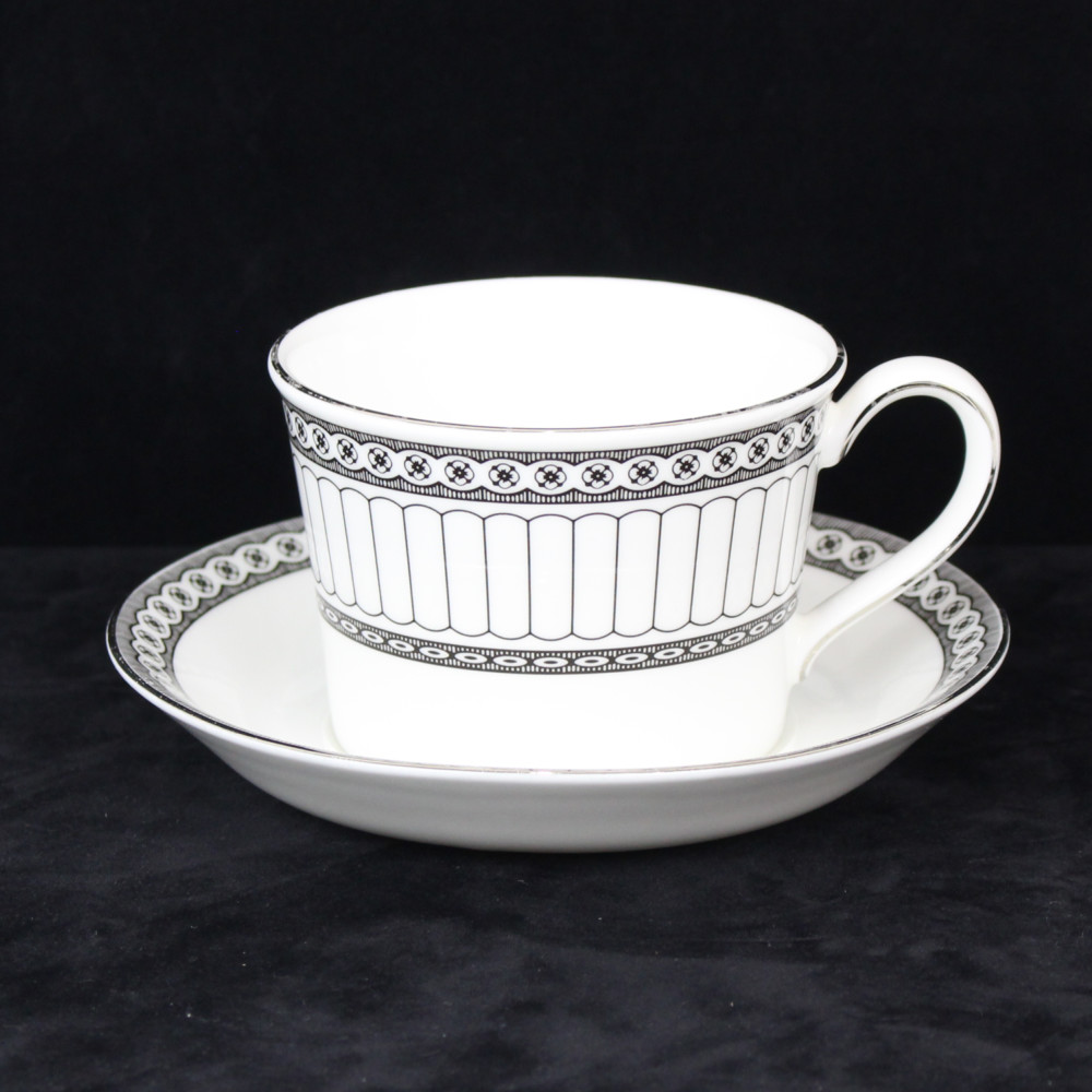 \u003cBR\u003eWEDGWOOD ウェッジウッド 対比 優勝杯\u0026平円盤 白いこと×黒いこと BONE CHINA ブランド名 食器 珈琲 紅茶の葉 お茶優勝杯 喜び事 差し上げ物 室内装飾 飾り付け 飾り付け【中古】松前R56号店 カップ＆ソーサー-キッチン用品・食器・調理器具