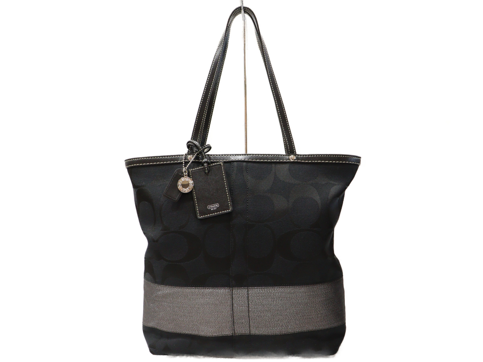 COACH　コーチ　シグネチャートートバッグ　10125　ハンドバッグ　ブラック×シルバー系　チャーム付き　キャンバス×レザー　レディース　ウィメンズ　シンプル　ギフト　プレゼント包装可　【中古】　松山朝生田店